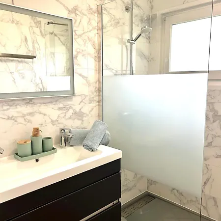 Style Avec Grande Terrasse Et Parking Prive